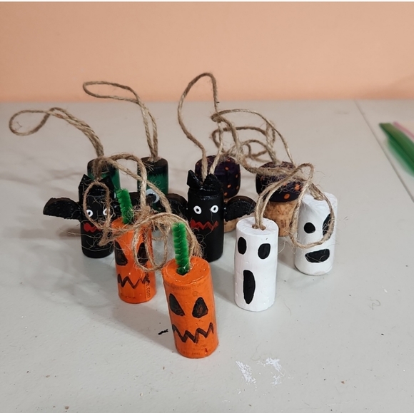 MONSTER MASH Hand Crafted Halloween Cork Creatures 10pk - Picture 3 of 4